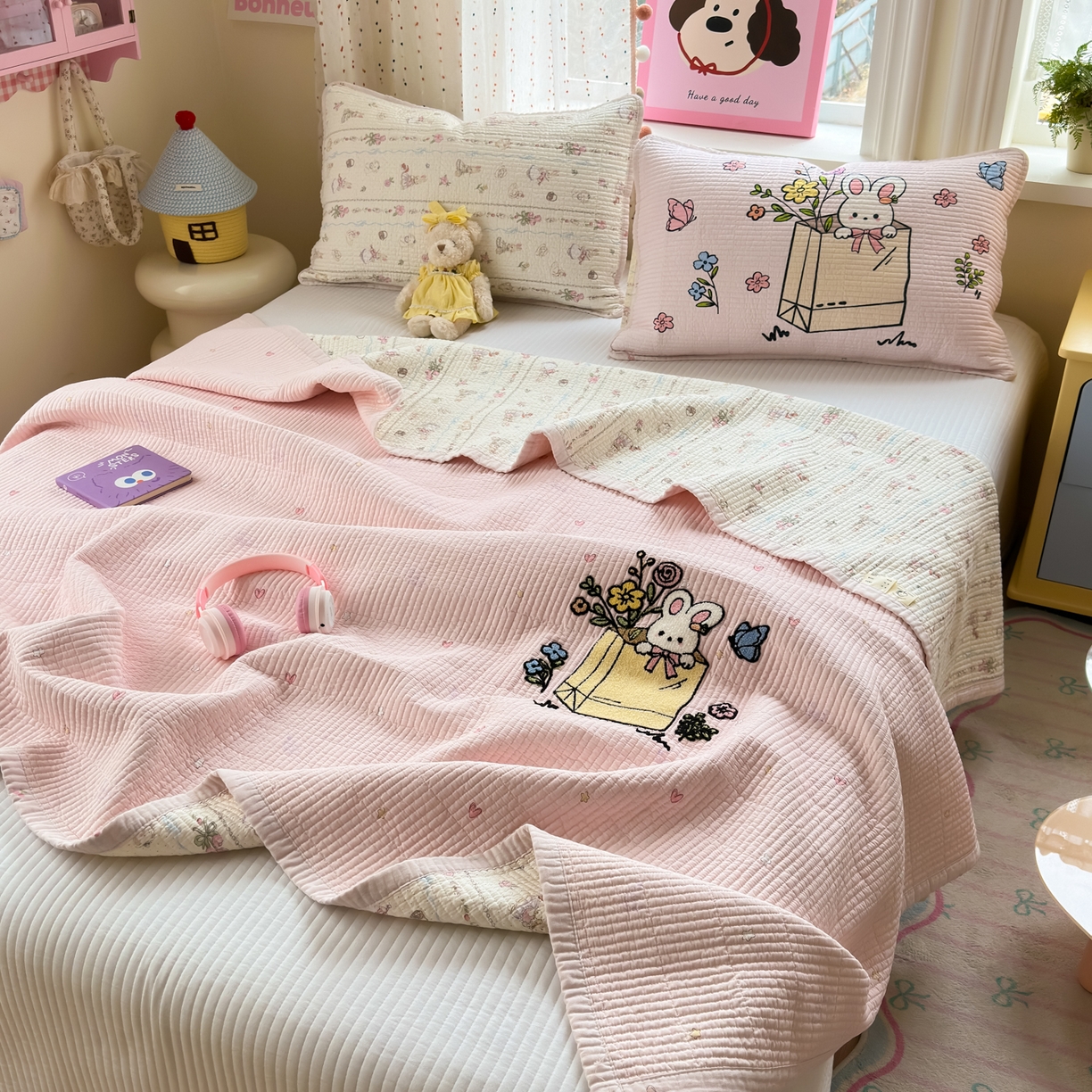 91家纺网 家纺一手货源 找家纺 乐童家纺 2026新款双面纯棉水洗两用毛巾绣床盖四件套-第一波 床盖款-小兔花园