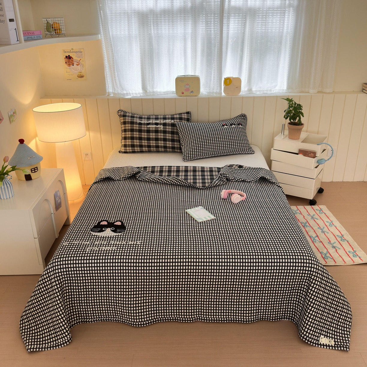 91家纺网 家纺一手货源 找家纺 乐童家纺 2026新款双面纯棉水洗两用毛巾绣床盖四件套-第一波 床盖款-格子萌猫