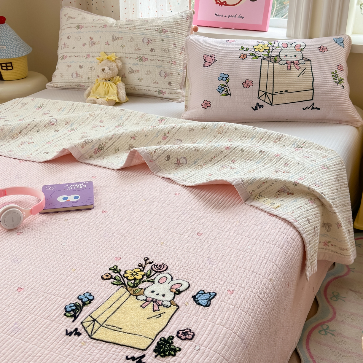 91家纺网 家纺一手货源 找家纺 乐童家纺 2026新款双面纯棉水洗两用毛巾绣床盖四件套-第一波 床盖款-小兔花园