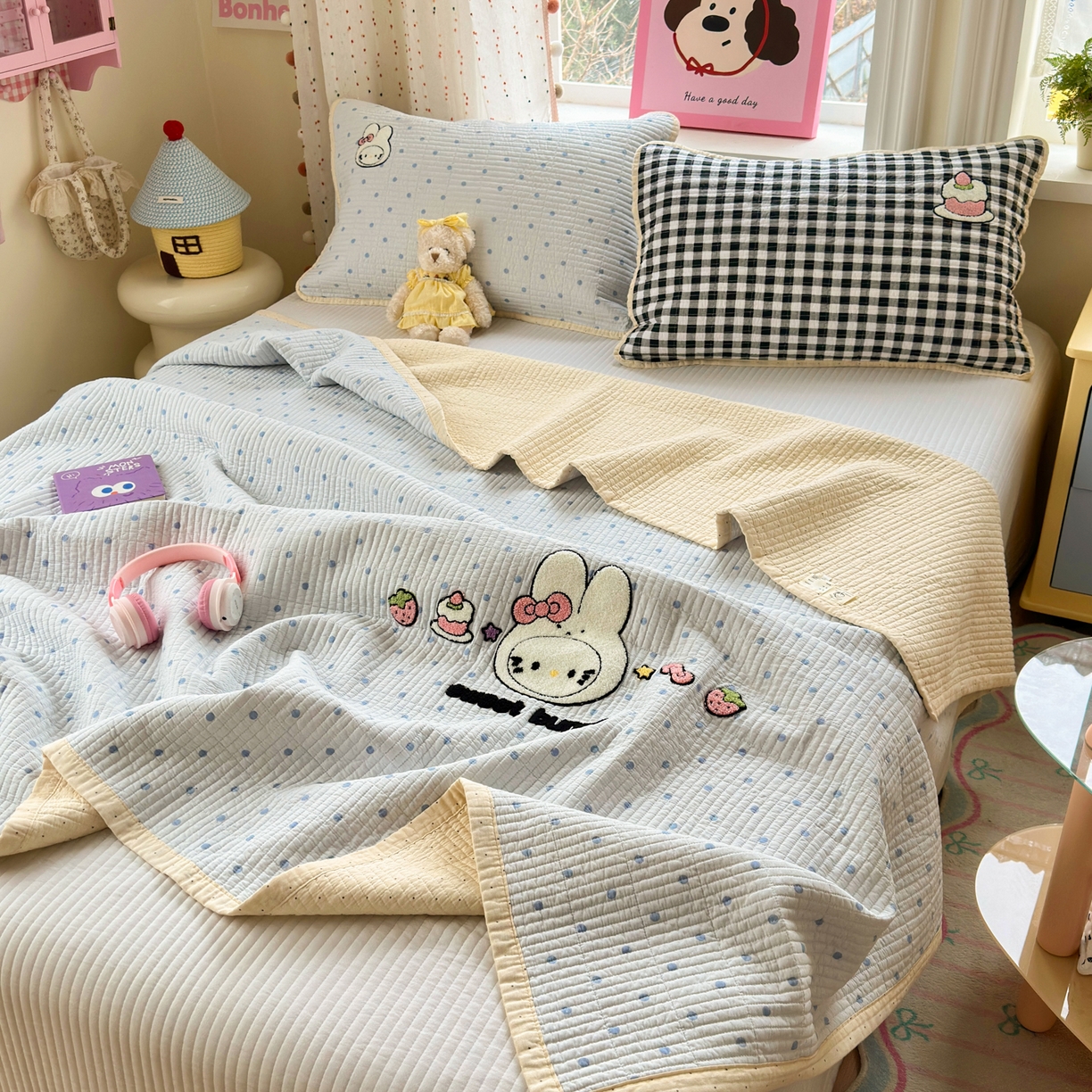 91家纺网 家纺一手货源 找家纺 乐童家纺 2026新款双面纯棉水洗两用毛巾绣床盖四件套-第一波 床盖款-米菲兔兔