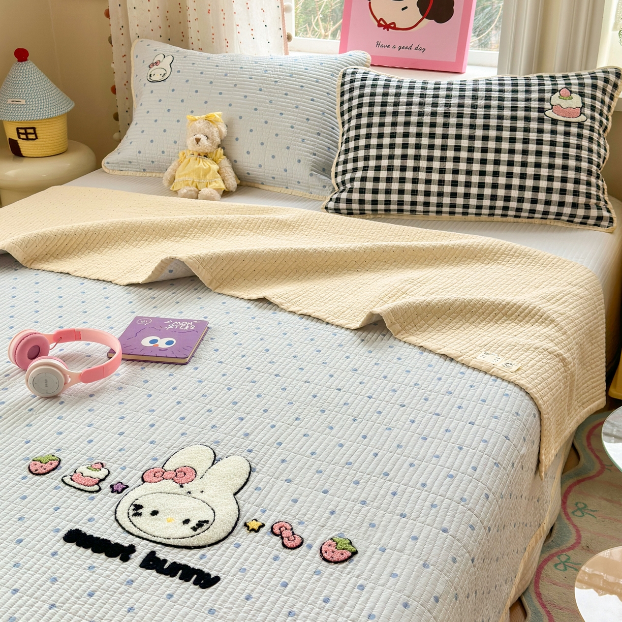 91家纺网 家纺一手货源 找家纺 乐童家纺 2026新款双面纯棉水洗两用毛巾绣床盖四件套-第一波 床盖款-米菲兔兔