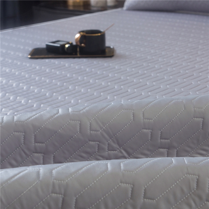 91家纺网 家纺一手货源 找家纺 能好家纺 2026春夏新款纯色+印花凉感丝乳胶凉席床裙款三件套 灰色