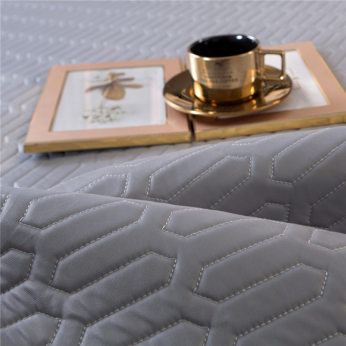 91家纺网 家纺一手货源 找家纺 能好家纺 2026春夏新款纯色+印花凉感丝乳胶凉席床裙款三件套 灰色