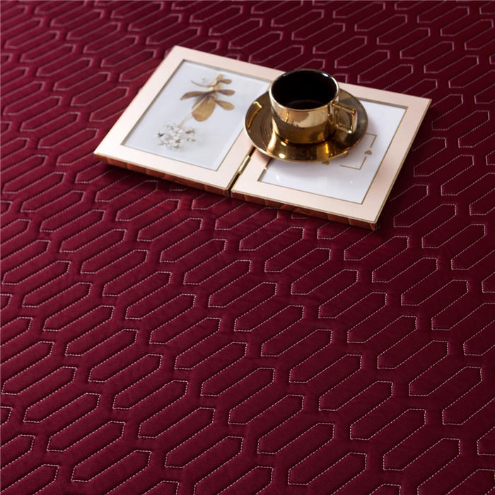 91家纺网 家纺一手货源 找家纺 能好家纺 2026春夏新款纯色+印花凉感丝乳胶凉席床裙款三件套 酒红