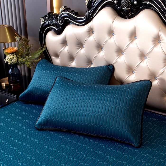 91家纺网 家纺一手货源 找家纺 能好家纺 2026春夏新款纯色+印花凉感丝乳胶凉席床裙款三件套 孔雀蓝