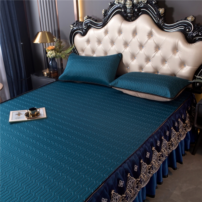 91家纺网 家纺一手货源 找家纺 能好家纺 2026春夏新款纯色+印花凉感丝乳胶凉席床裙款三件套 孔雀蓝