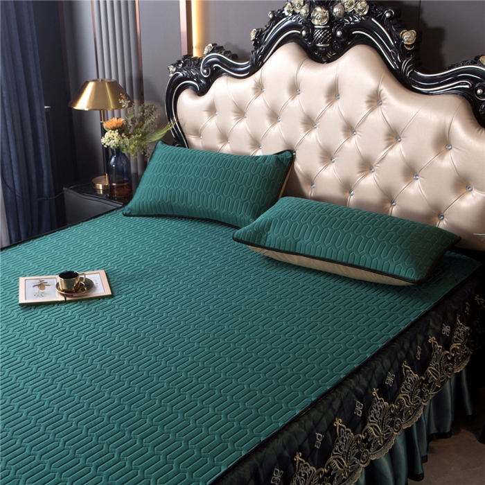 91家纺网 家纺一手货源 找家纺 能好家纺 2026春夏新款纯色+印花凉感丝乳胶凉席床裙款三件套 墨绿