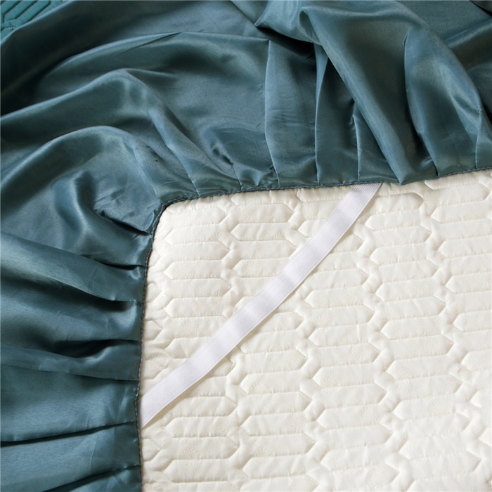 91家纺网 家纺一手货源 找家纺 能好家纺 2026春夏新款纯色+印花凉感丝乳胶凉席床裙款三件套 墨绿