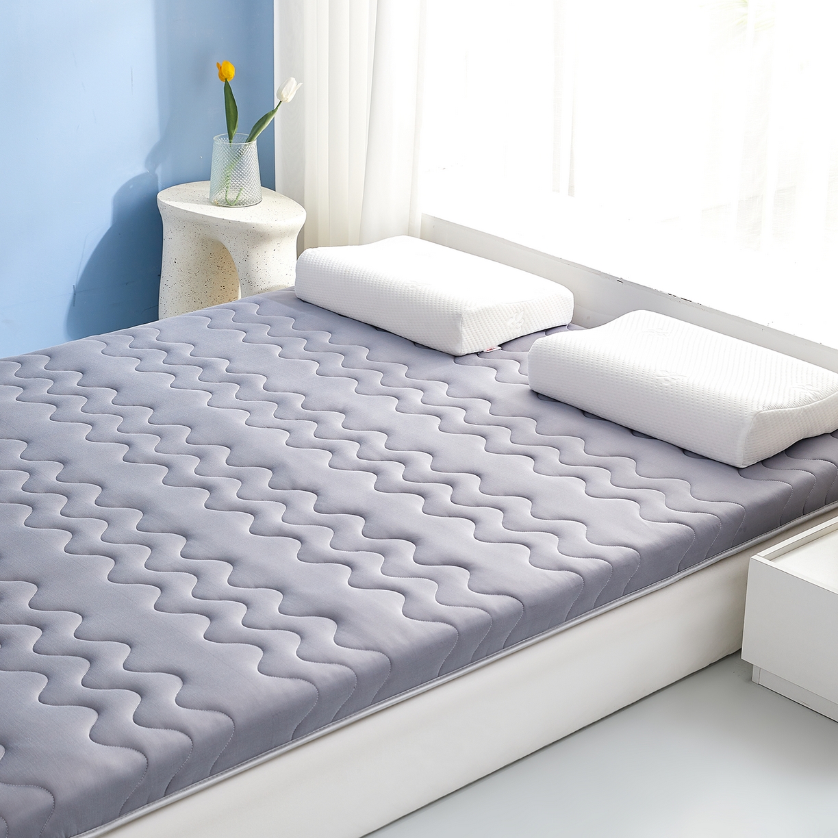 91家纺网 家纺一手货源 找家纺 月茶家纺 2026新款单边三波浪牛奶丝乳胶床垫 单边三波浪灰