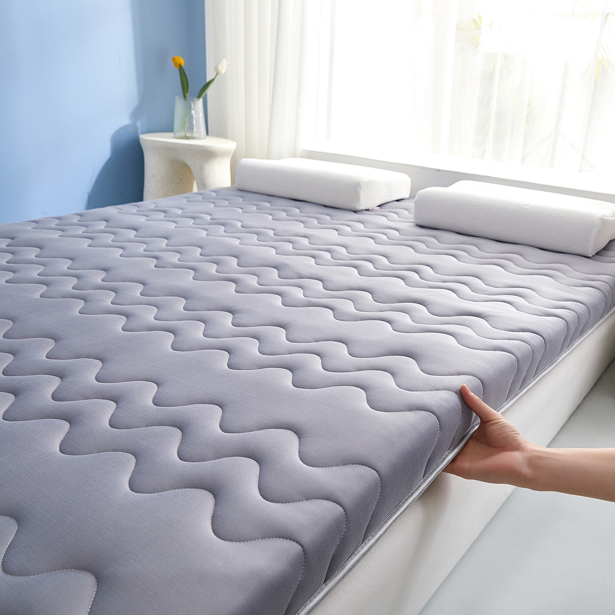 91家纺网 家纺一手货源 找家纺 月茶家纺 2026新款单边三波浪牛奶丝乳胶床垫 单边三波浪灰