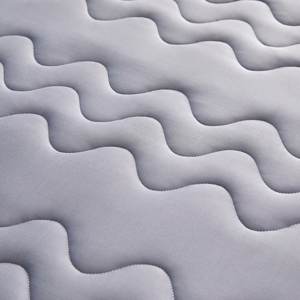 91家纺网 家纺一手货源 找家纺 月茶家纺 2026新款单边三波浪牛奶丝乳胶床垫 单边三波浪灰