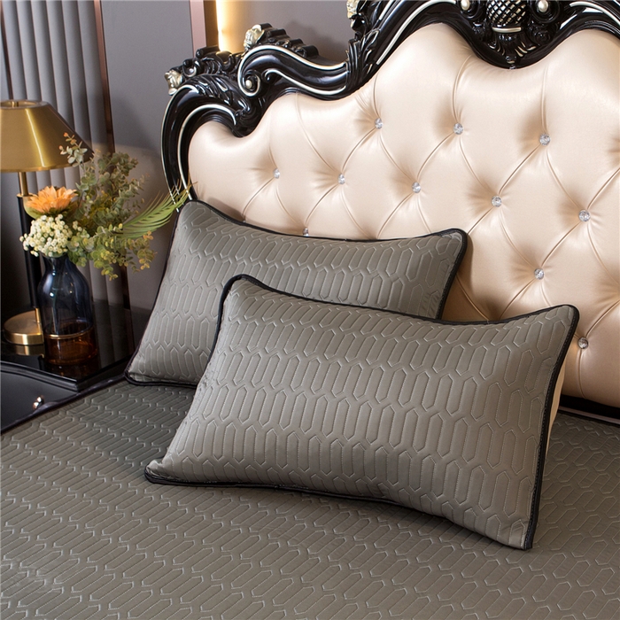 91家纺网 家纺一手货源 找家纺 能好家纺 2026春夏新款纯色+印花凉感丝乳胶凉席床裙款三件套 棕色