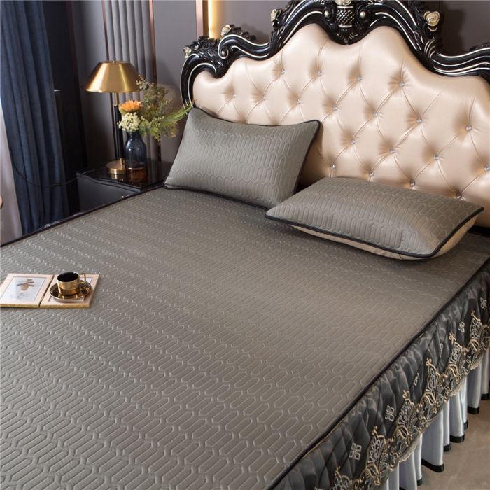 91家纺网 家纺一手货源 找家纺 能好家纺 2026春夏新款纯色+印花凉感丝乳胶凉席床裙款三件套 棕色