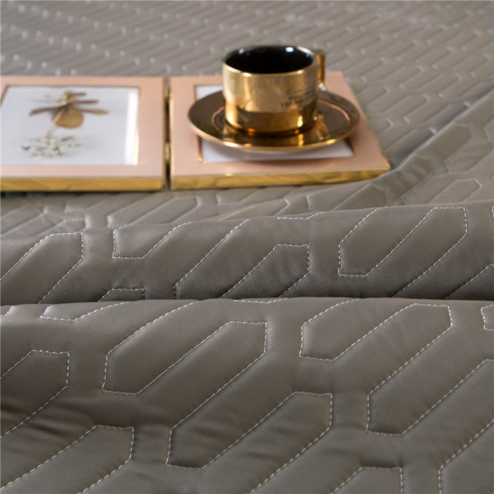 91家纺网 家纺一手货源 找家纺 能好家纺 2026春夏新款纯色+印花凉感丝乳胶凉席床裙款三件套 棕色