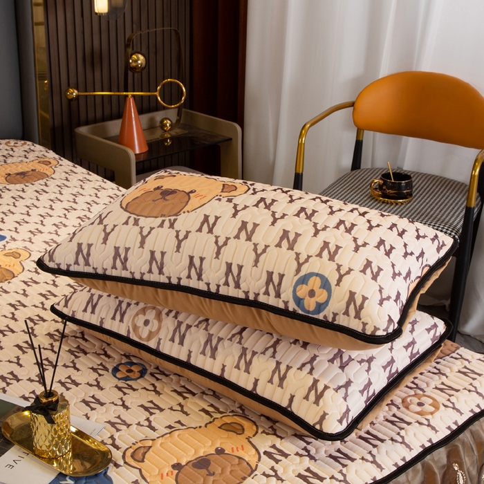 91家纺网 家纺一手货源 找家纺 能好家纺 2026春夏新款纯色+印花凉感丝乳胶凉席床裙款三件套 小熊