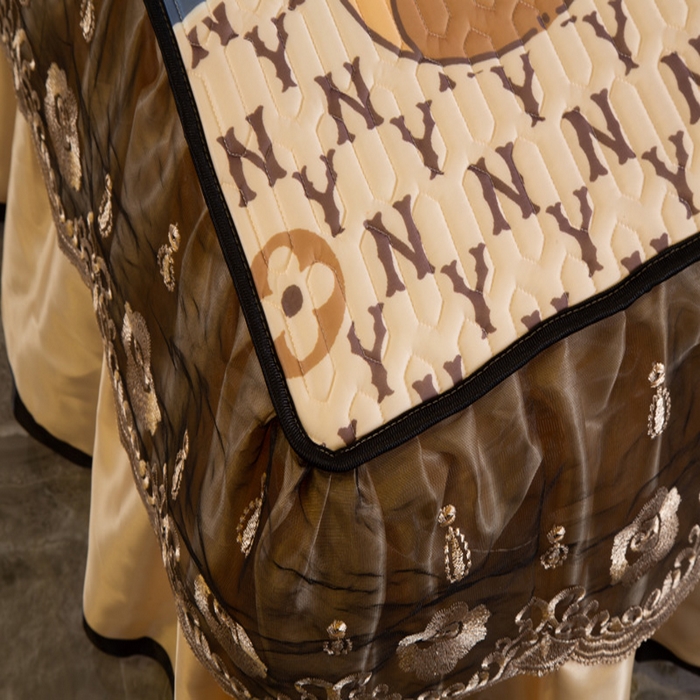 91家纺网 家纺一手货源 找家纺 能好家纺 2026春夏新款纯色+印花凉感丝乳胶凉席床裙款三件套 小熊