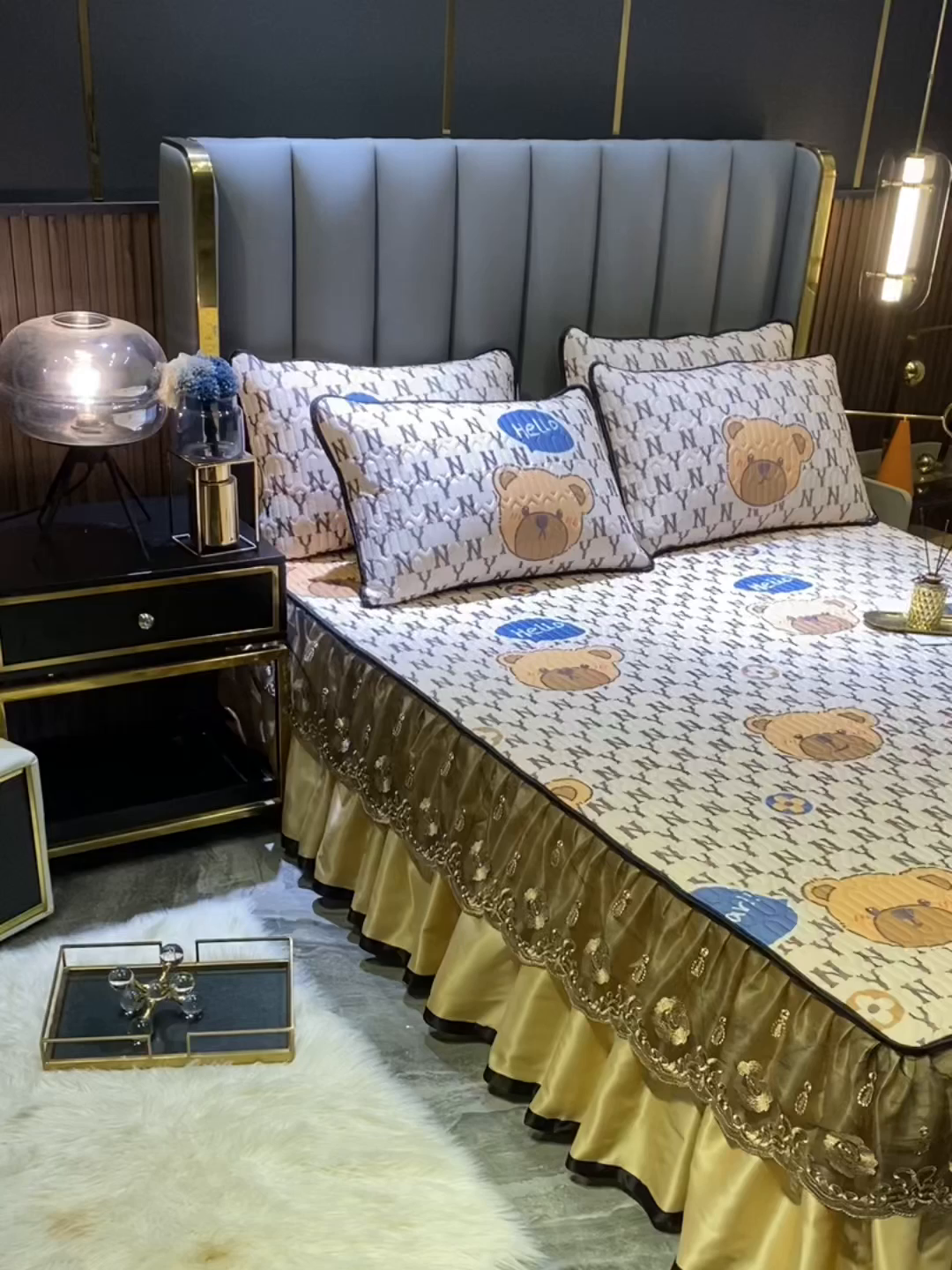 91家纺网 家纺一手货源 找家纺 能好家纺 2026春夏新款纯色+印花凉感丝乳胶凉席床裙款三件套 小熊