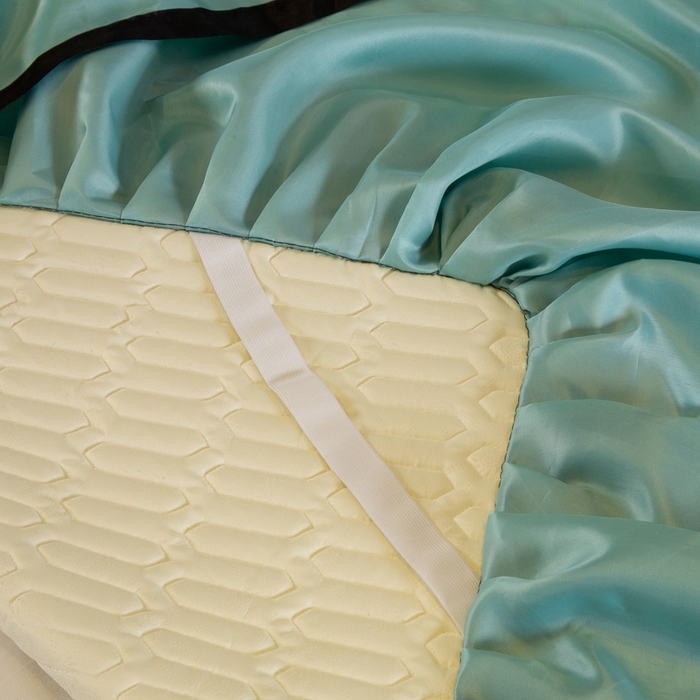 91家纺网 家纺一手货源 找家纺 能好家纺 2026春夏新款纯色+印花凉感丝乳胶凉席床裙款三件套 雅韵