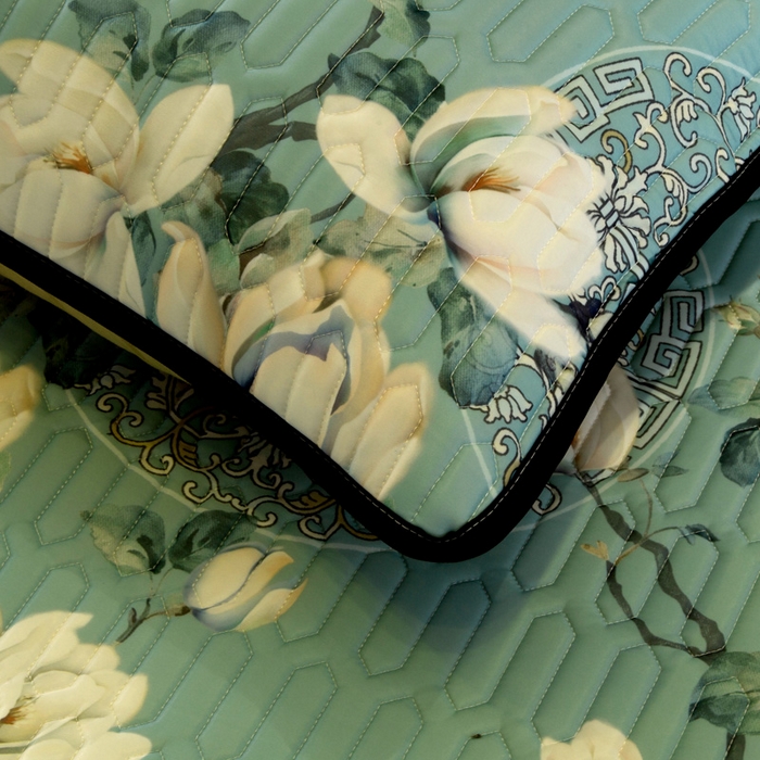 91家纺网 家纺一手货源 找家纺 能好家纺 2026春夏新款纯色+印花凉感丝乳胶凉席床裙款三件套 幽梦