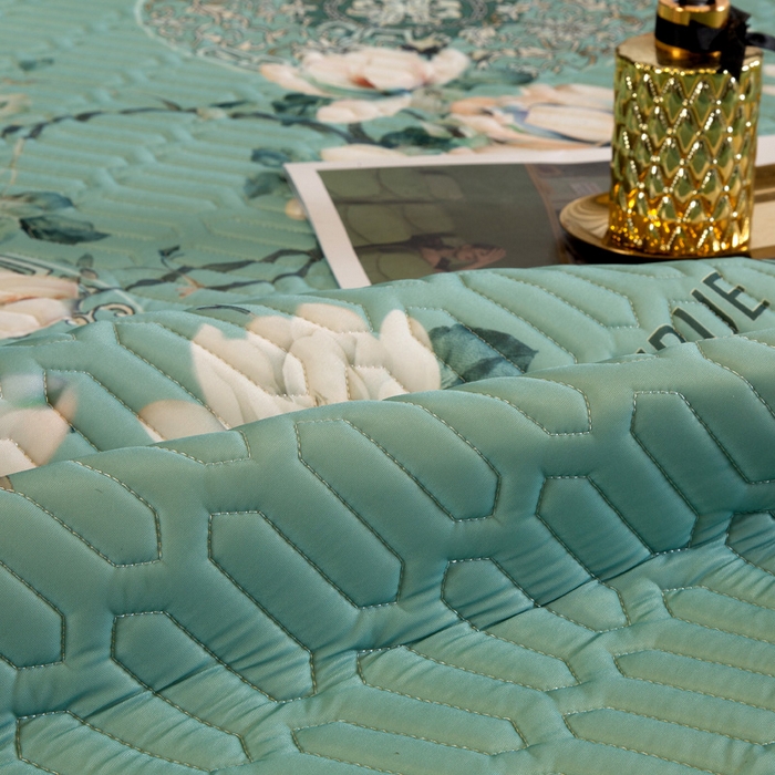 91家纺网 家纺一手货源 找家纺 能好家纺 2026春夏新款纯色+印花凉感丝乳胶凉席床裙款三件套 幽梦