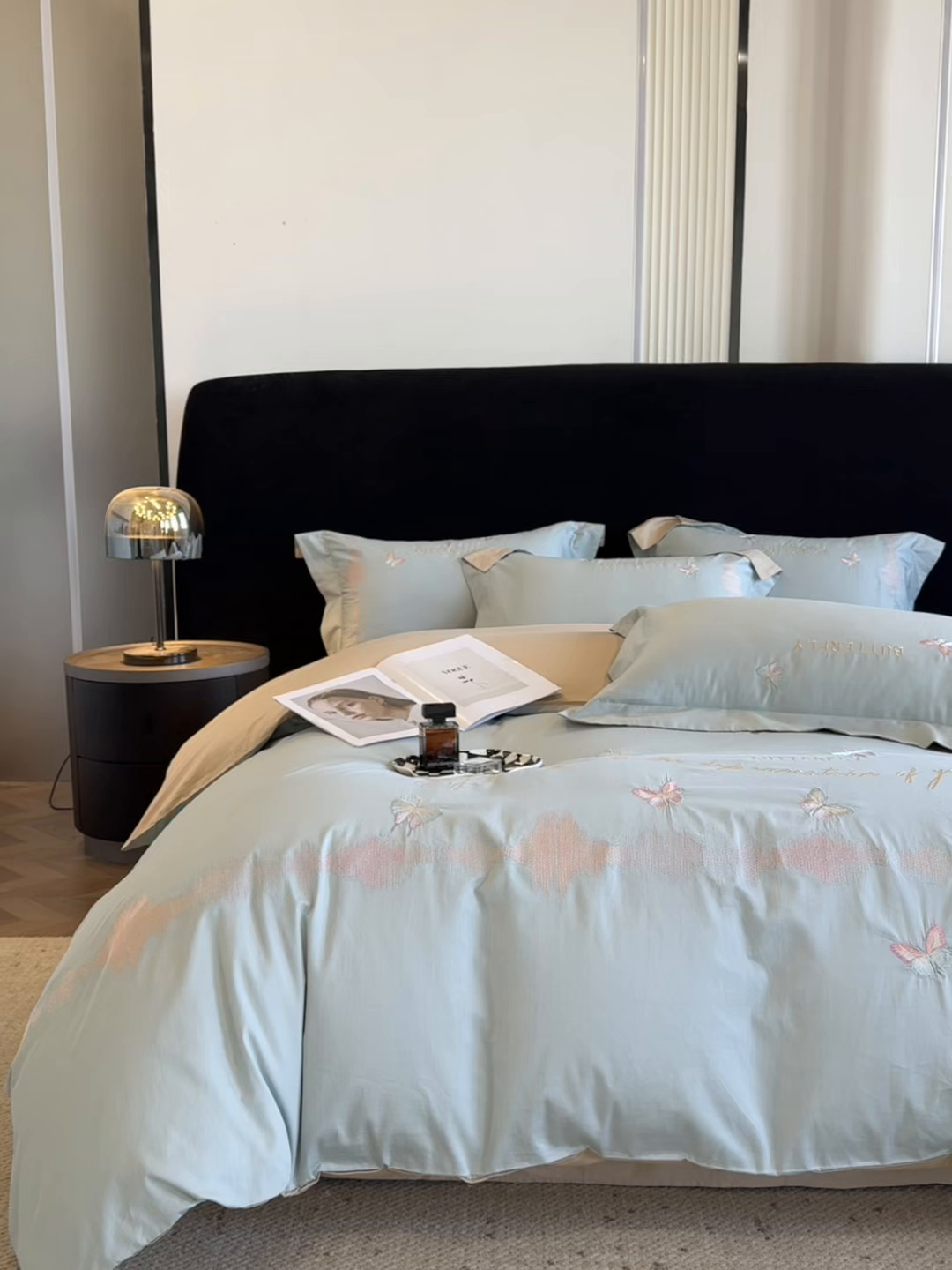 91家纺网 家纺一手货源 找家纺 欣宜家纺 2026春夏新款纯棉全棉长绒棉刺绣绣花高端礼盒四件套-漫舞 漫舞-飘蓝