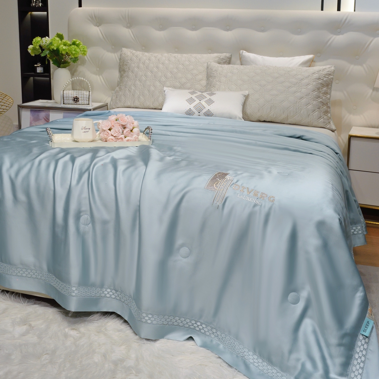 91家纺网 家纺一手货源 找家纺 博尔菲 2026新款半镂空蕾丝宽边绗缝夏被夏凉被空调被 宝石蓝