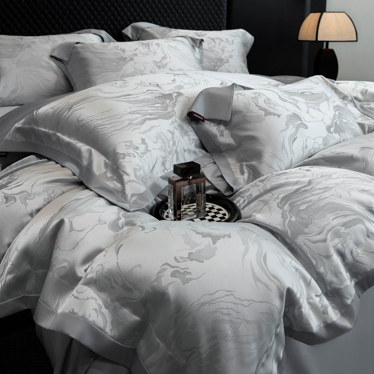 91家纺网 家纺一手货源 找家纺 2026新款轻奢风高端A类贡缎长绒棉纯棉四件套100全棉提花被套床单床笠高级感-姝忆 姝忆-蒂奥银