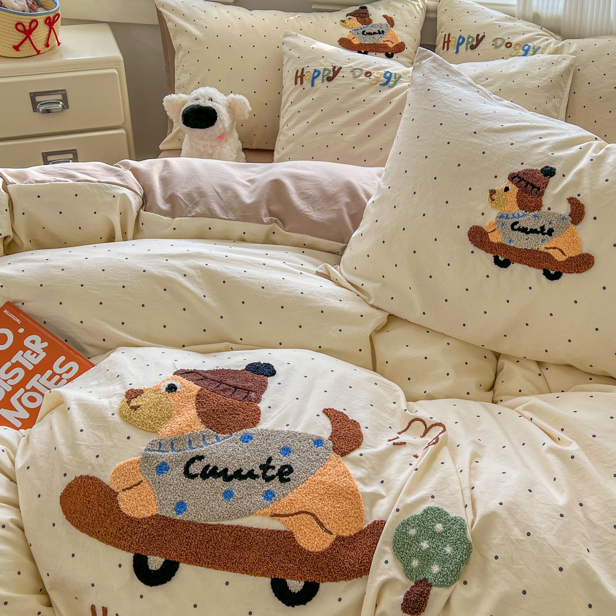 91家纺网 家纺一手货源 找家纺 思诺羽床笠 2026新款仿棉毛巾绣四件套系列 趴趴小狗