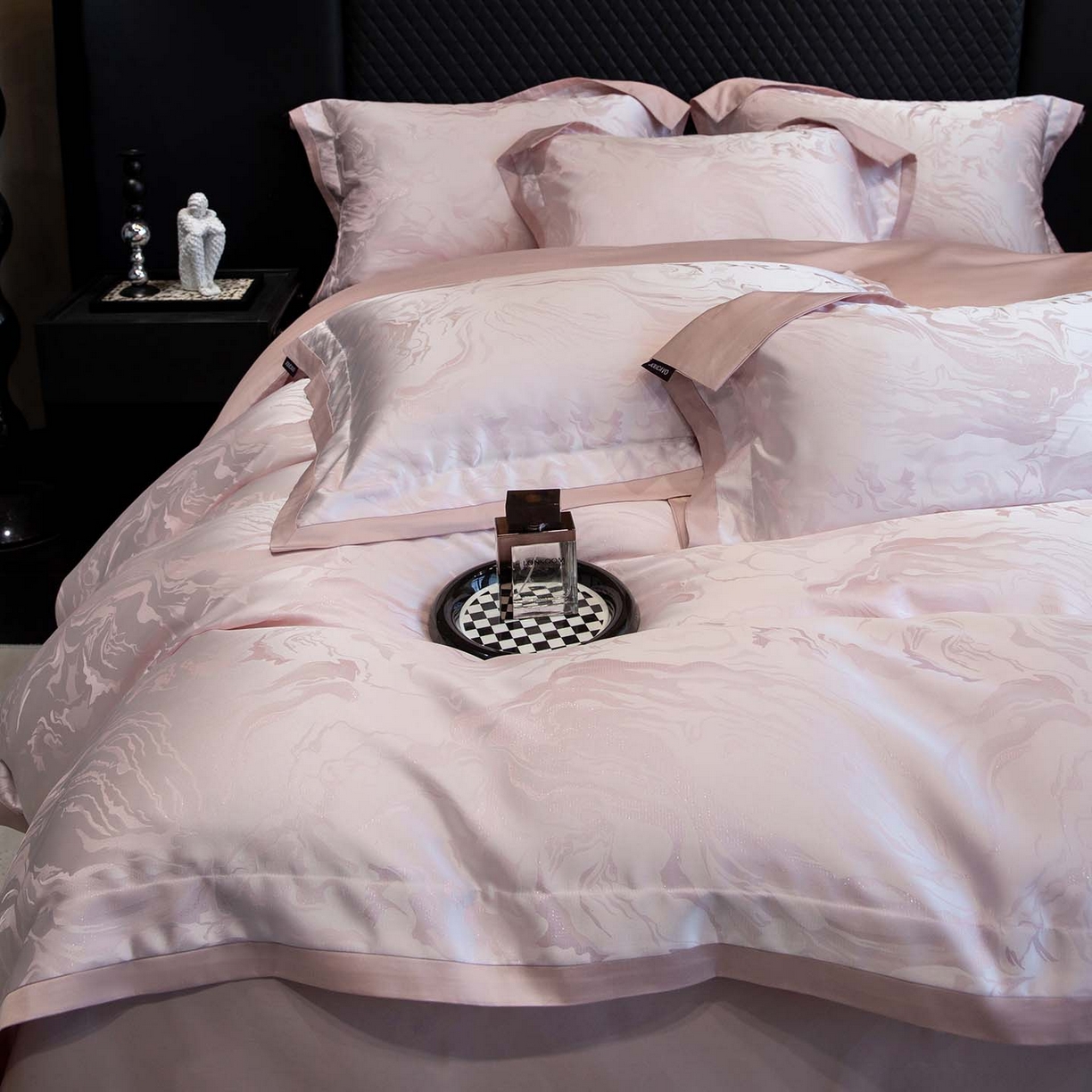 91家纺网 家纺一手货源 找家纺 2026新款轻奢风高端A类贡缎长绒棉纯棉提花被套床单床笠高级感床上用品四件套-姝忆 姝忆-香蜜粉