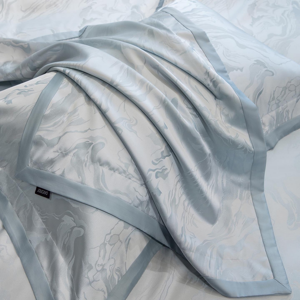 91家纺网 家纺一手货源 找家纺 2026新款轻奢风高端A类贡缎长绒棉纯棉提花被套床单床笠高级感床上用品四件套-姝忆 姝忆-柔雾蓝