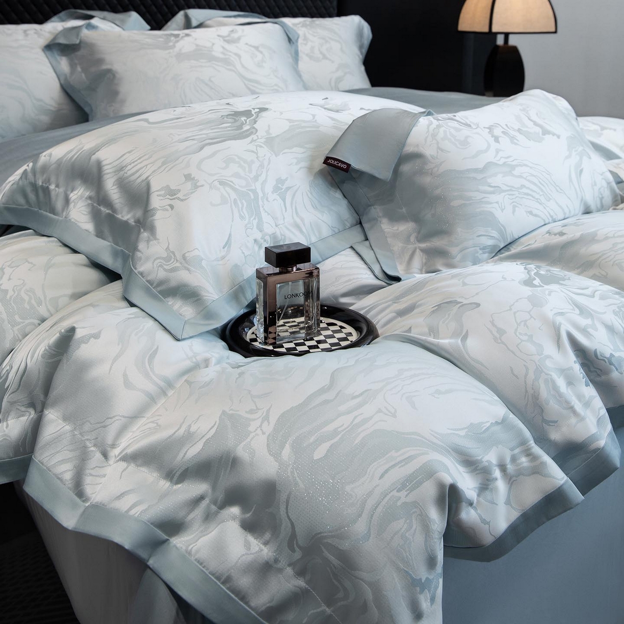 91家纺网 家纺一手货源 找家纺 2026新款轻奢风高端A类贡缎长绒棉纯棉提花被套床单床笠高级感床上用品四件套-姝忆 姝忆-柔雾蓝