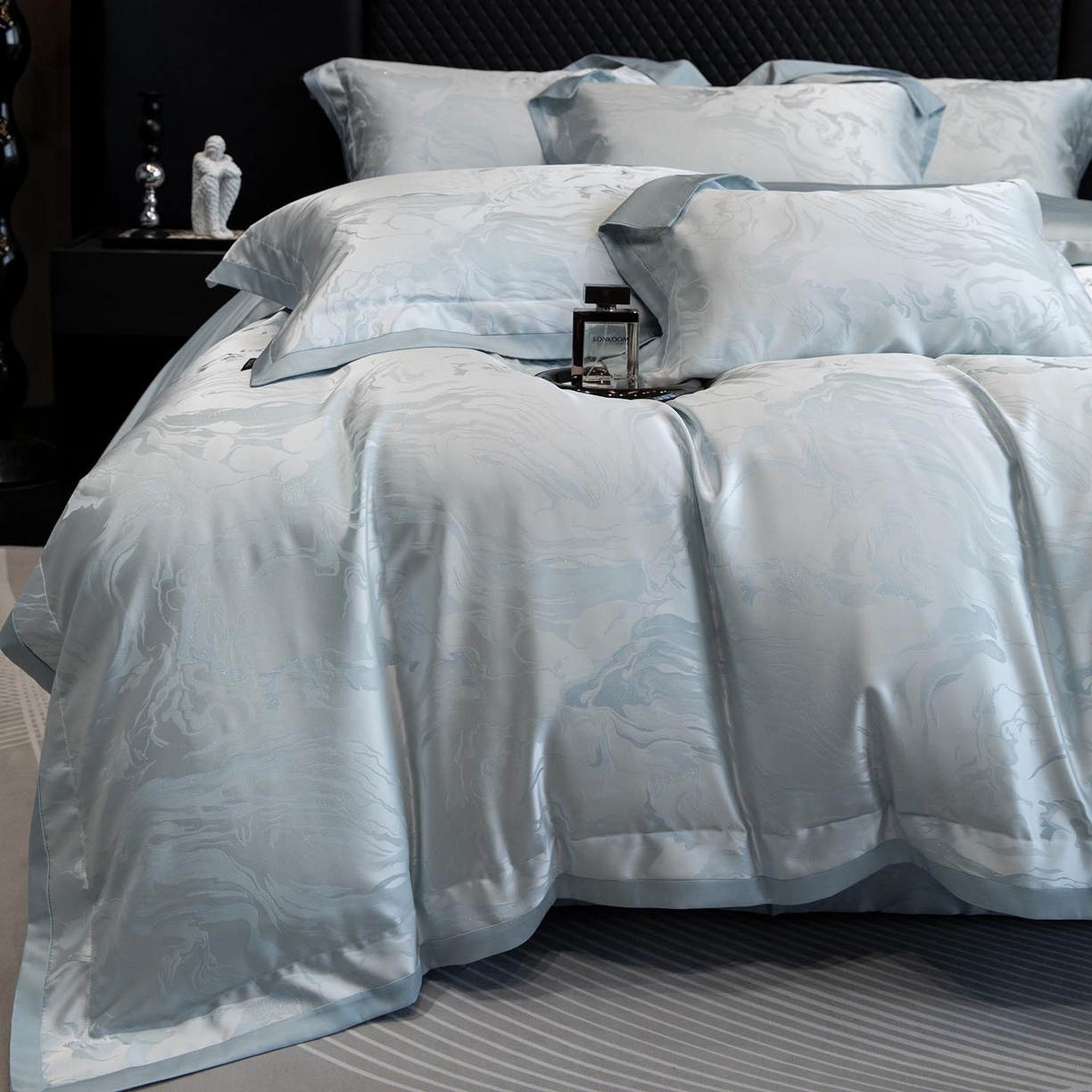 91家纺网 家纺一手货源 找家纺 2026新款轻奢风高端A类贡缎长绒棉纯棉提花被套床单床笠高级感床上用品四件套-姝忆 姝忆-柔雾蓝