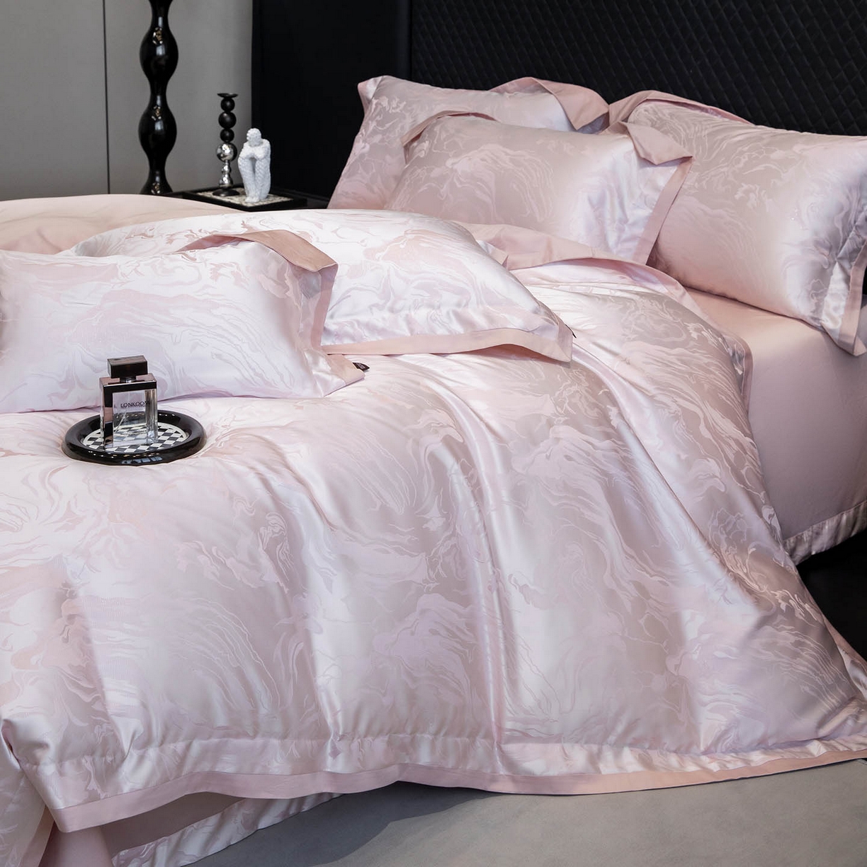 91家纺网 家纺一手货源 找家纺 2026新款轻奢风高端A类贡缎长绒棉纯棉提花被套床单床笠高级感床上用品四件套-姝忆 姝忆-香蜜粉