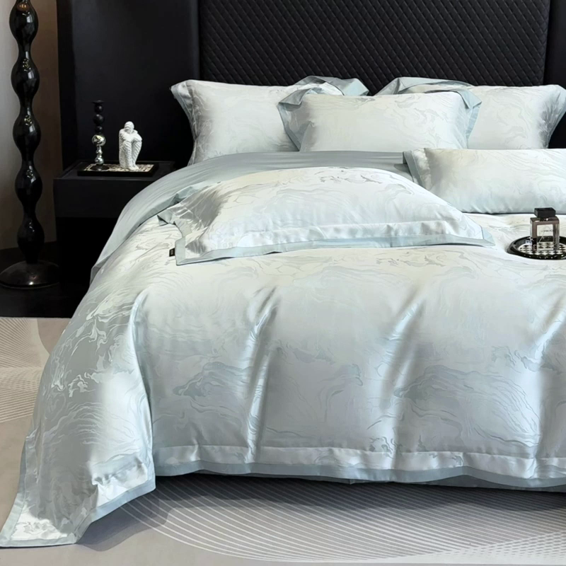 91家纺网 家纺一手货源 找家纺 2026新款轻奢风高端A类贡缎长绒棉纯棉提花被套床单床笠高级感床上用品四件套-姝忆 姝忆-柔雾蓝