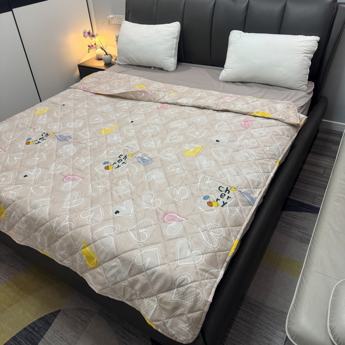 91家纺网 家纺一手货源 找家纺 被多多被业 2026新款磨毛印花夏被夏凉被空调被 爱心-浅卡其