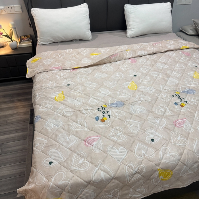 91家纺网 家纺一手货源 找家纺 被多多被业 2026新款磨毛印花夏被夏凉被空调被 爱心-浅卡其