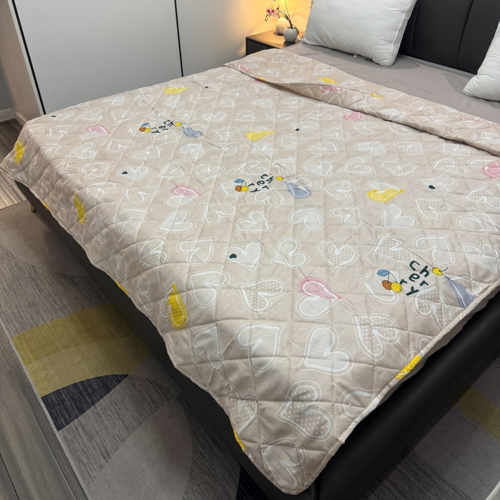 91家纺网 家纺一手货源 找家纺 被多多被业 2026新款磨毛印花夏被夏凉被空调被 爱心-浅卡其