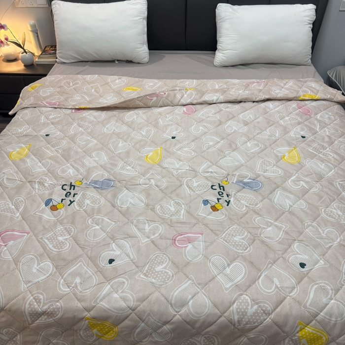 91家纺网 家纺一手货源 找家纺 被多多被业 2026新款磨毛印花夏被夏凉被空调被 爱心-浅卡其