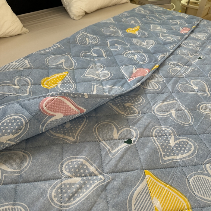 91家纺网 家纺一手货源 找家纺 被多多被业 2026新款磨毛印花夏被夏凉被空调被 爱心-浅蓝