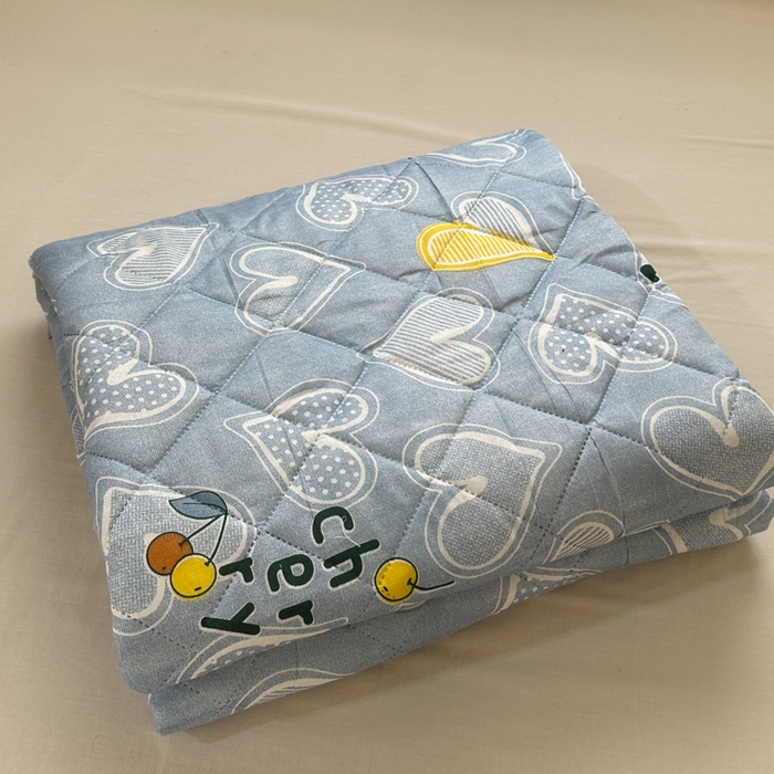 91家纺网 家纺一手货源 找家纺 被多多被业 2026新款磨毛印花夏被夏凉被空调被 爱心-浅蓝