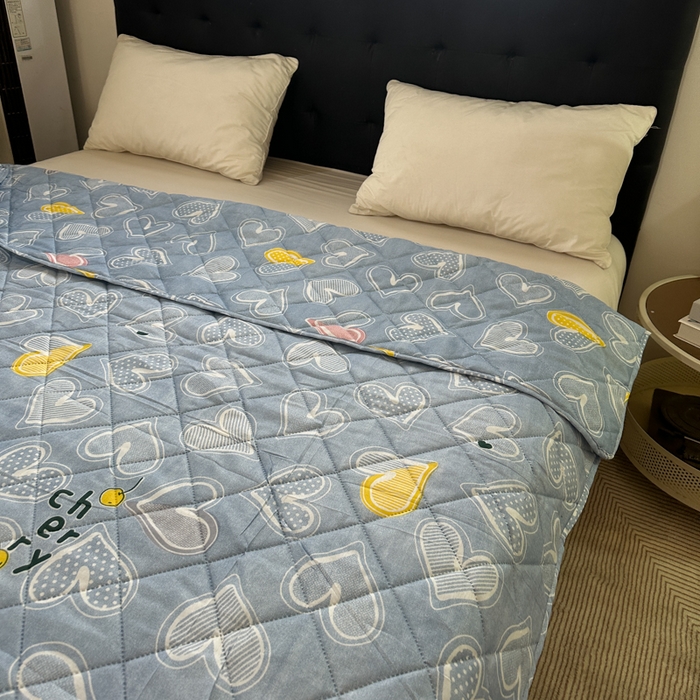 91家纺网 家纺一手货源 找家纺 被多多被业 2026新款磨毛印花夏被夏凉被空调被 爱心-浅蓝