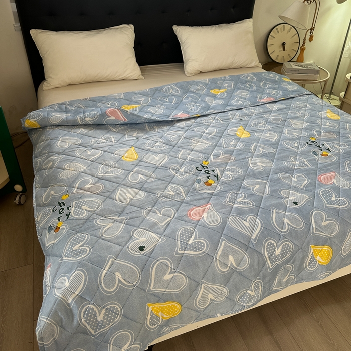 91家纺网 家纺一手货源 找家纺 被多多被业 2026新款磨毛印花夏被夏凉被空调被 爱心-浅蓝