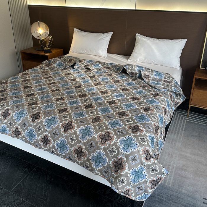 91家纺网 家纺一手货源 找家纺 被多多被业 2026新款磨毛印花夏被夏凉被空调被 蓝调凡尔赛