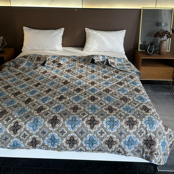 91家纺网 家纺一手货源 找家纺 被多多被业 2026新款磨毛印花夏被夏凉被空调被 蓝调凡尔赛