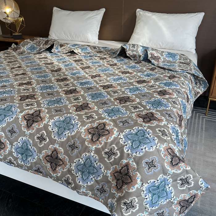 91家纺网 家纺一手货源 找家纺 被多多被业 2026新款磨毛印花夏被夏凉被空调被 蓝调凡尔赛