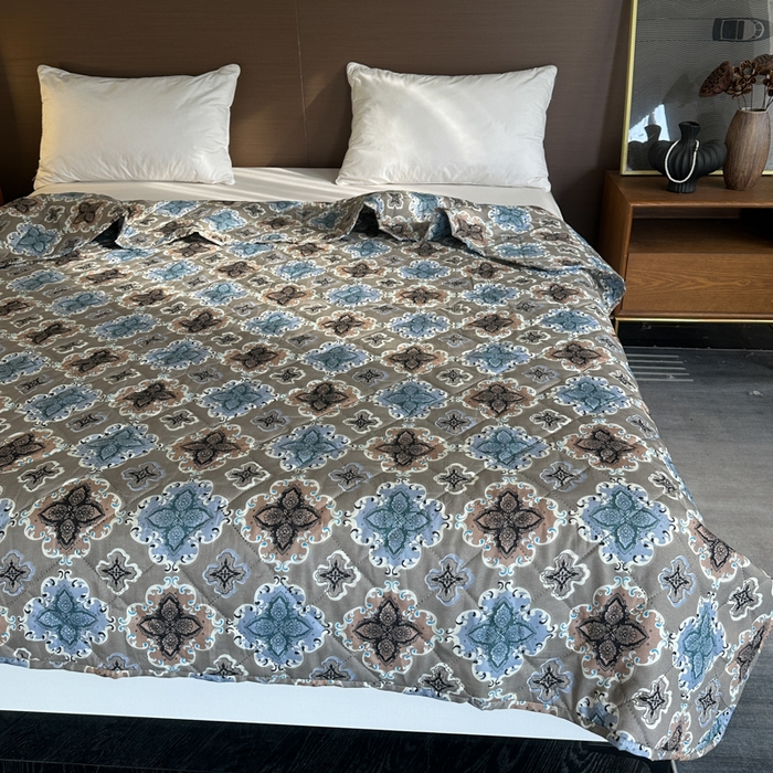 91家纺网 家纺一手货源 找家纺 被多多被业 2026新款磨毛印花夏被夏凉被空调被 蓝调凡尔赛