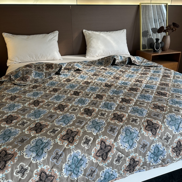 91家纺网 家纺一手货源 找家纺 被多多被业 2026新款磨毛印花夏被夏凉被空调被 蓝调凡尔赛