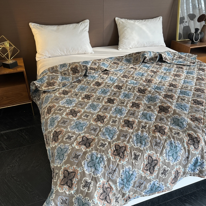 91家纺网 家纺一手货源 找家纺 被多多被业 2026新款磨毛印花夏被夏凉被空调被 蓝调凡尔赛