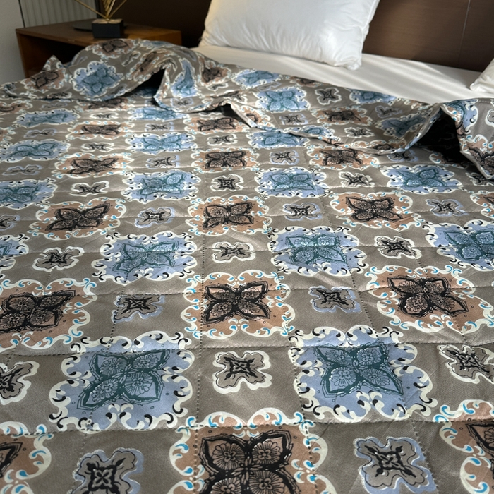 91家纺网 家纺一手货源 找家纺 被多多被业 2026新款磨毛印花夏被夏凉被空调被 蓝调凡尔赛