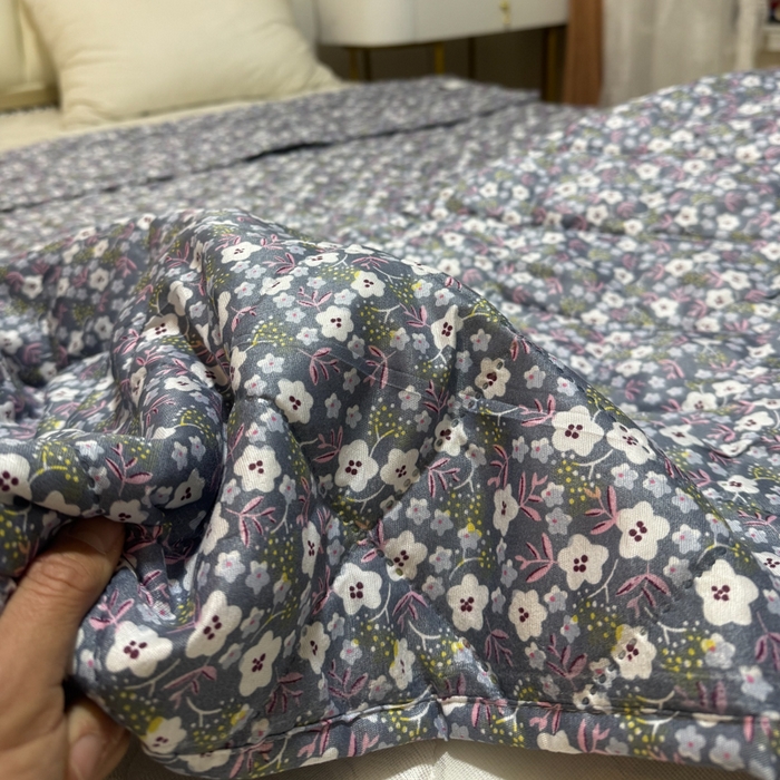 91家纺网 家纺一手货源 找家纺 被多多被业 2026新款磨毛印花夏被夏凉被空调被 小碎花-灰